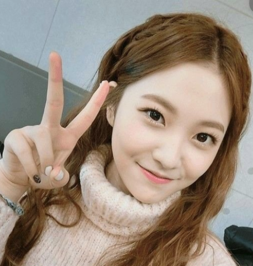 yeri x peace signs