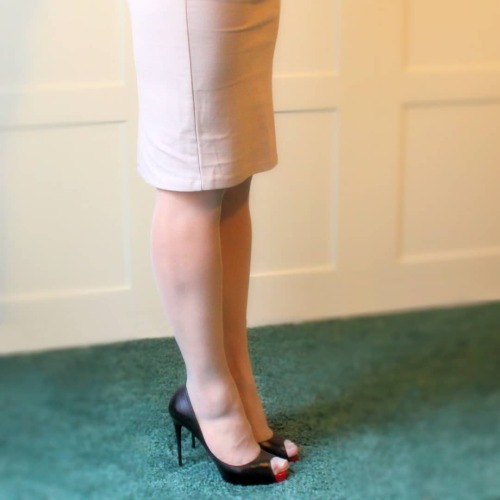 Sunday outfit! Do you like my heel choice?-Skirt: @modaxpressonline Hosiery: @victoriassecret CT pan