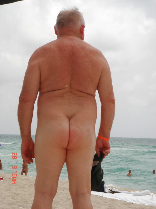 grandpalust:  What a cute little butt. Perfect for my tongue.