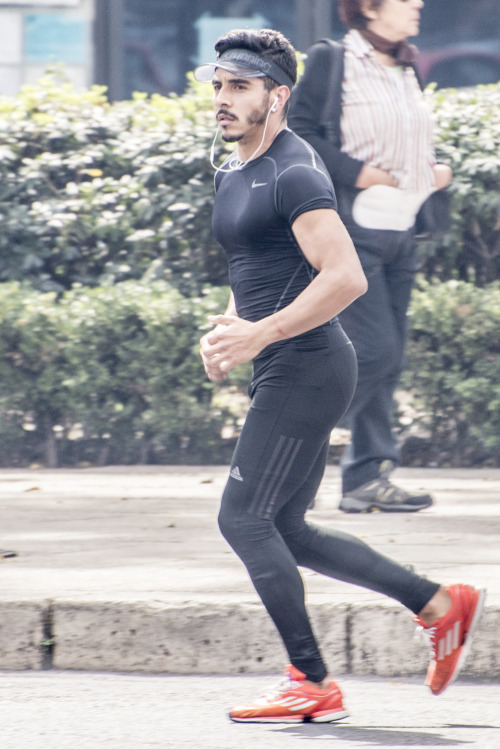 allofthelycra: 68photo:  68pUK runners take to the streets in the pursuit of fitness  Follow me for 