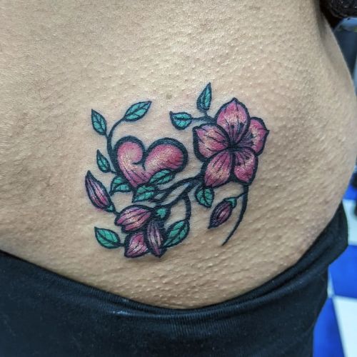 Fun little (5.5cm tall) cover up today! Swipe for before picture. #coveruptattoo #flowertattoo #flor