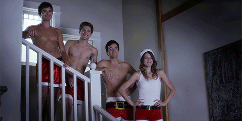 prettylittleliars:  Now that is a gesture.