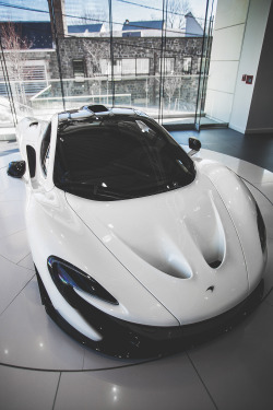 envyavenue:  McLaren P1 | Photographer