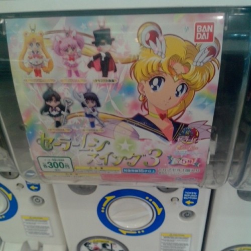 On my way home when I spotted this Sailormoon gacha at the mall. Thinking if I should try it out&hel