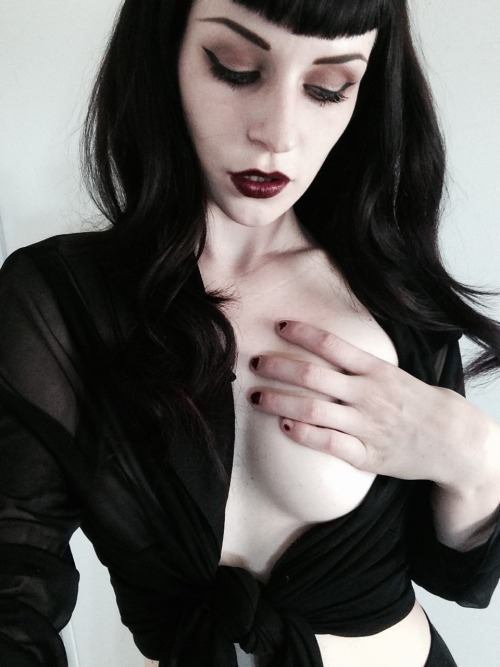 thattwatdeziree:  lil-ith:  If youre a girl and you tell me that you dont walk around and grab your boobs all the time then ur lying  Omg angel