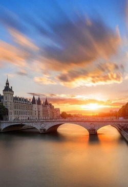 chanelblissxo:  Sunset over the River Seine,