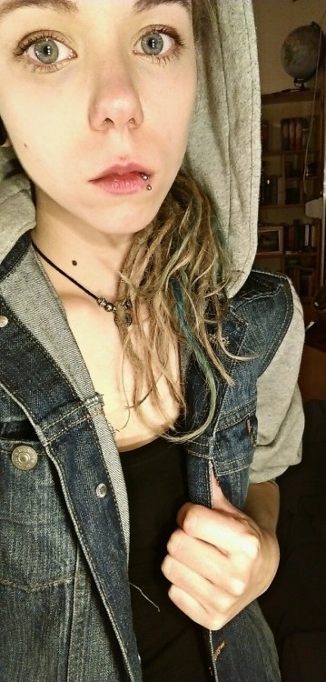 girlswholikegirls: lesbian || nonbinary || 19 years old || Germany @adaemonie I really love discover