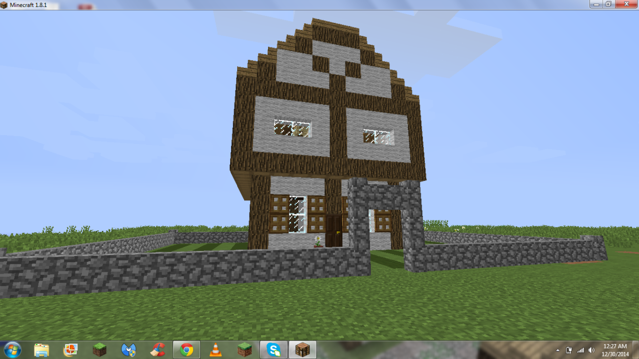 A cute lil cottage I built in minecraft ^.^ I purposefully took the pictures like