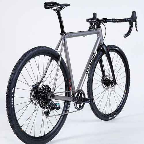 kinkicycle: This bike has some big meats. #gravelgrinder #gravelroad #titanium by Strong Frames on F