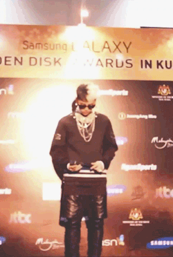 crownedd:  GD at the GDA red carpet interview