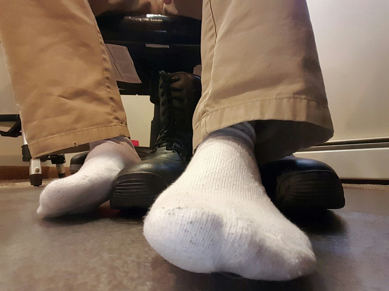 germanfootsniffer:  sniff sniff  Gotta give us a little more