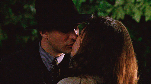 A Guide To Charlie Cox's Kissing Method: