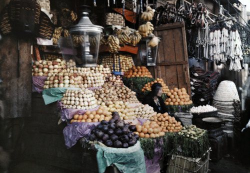 mediterraneum:  Woman selling fruits, Cairo, Egypt. 1920’s. 