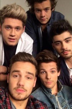 proud-of-larry:  #NEW 1D selfie x 