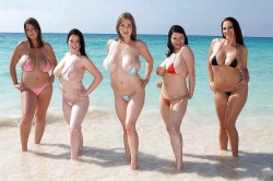 bbwbeach:  5 voluptuous beauties on the beach