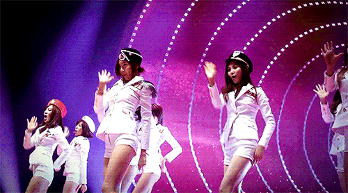GIRLS GENERATIONGenie (2009)