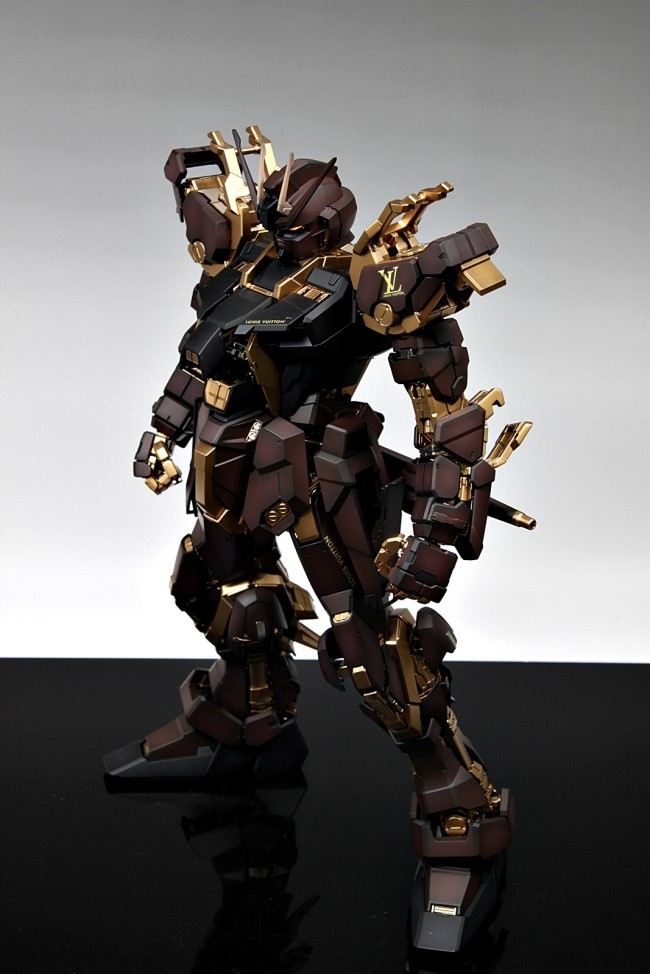 vinh-tee:HAHAHA Louis Vuitton custom paint! Interesting.http://usagundam.com/?p=7724