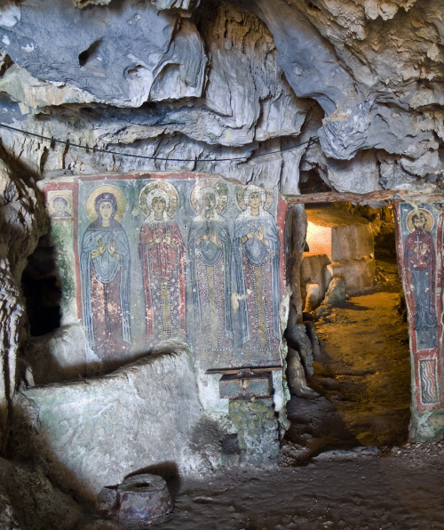 speciesbarocus:The cave of Agia Sofia, Mylopotamos (c. 13th c.).