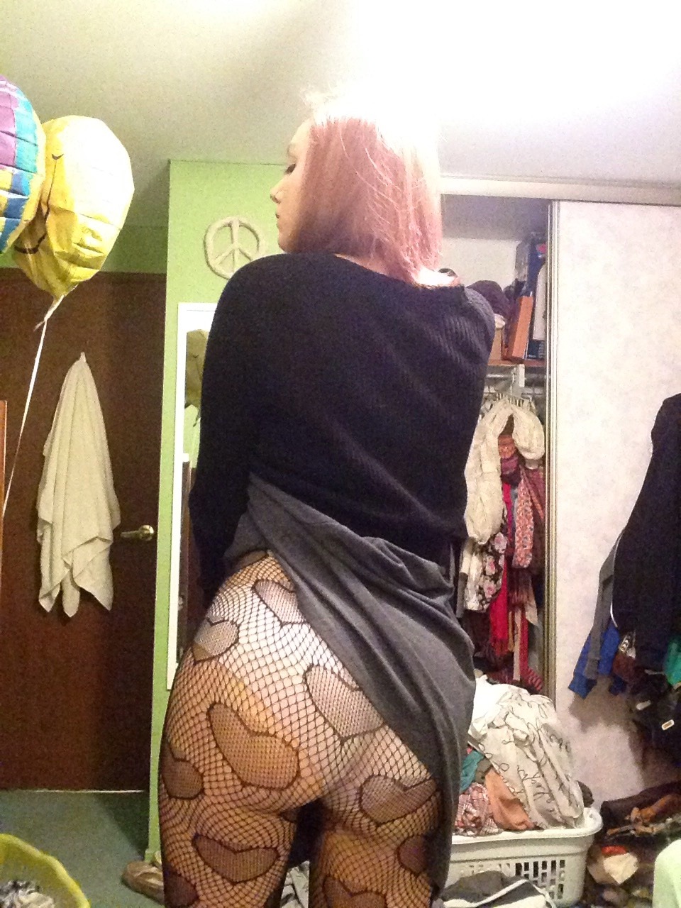 cheeks4weekss:  I got new tights. ☺️ ps. Sorry it’s been so long.