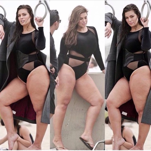 Porn curvygirlsbeautiful:  Ashley Graham photos