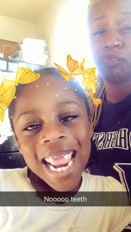 gochellzgo:  My seed looooves snapchat