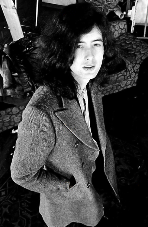 babeimgonnaleaveu: Jimmy Page at Herb Greene Studio in San Francisco, 1969