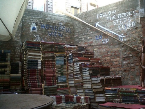 smartgirlsattheparty: Libreria Acqua Alta, Venezia. We want to go to there.