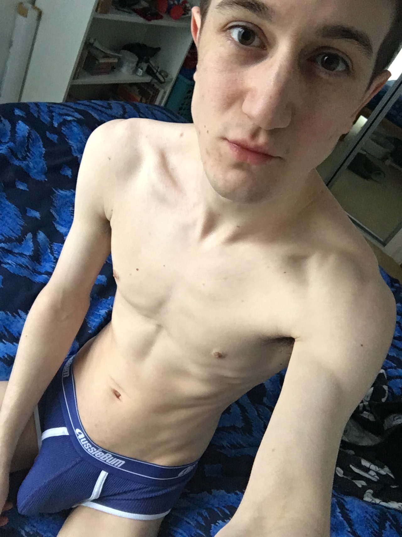 pkmnmasterlee:  So yeah I’m too lazy to take new nudes so here’s the first of