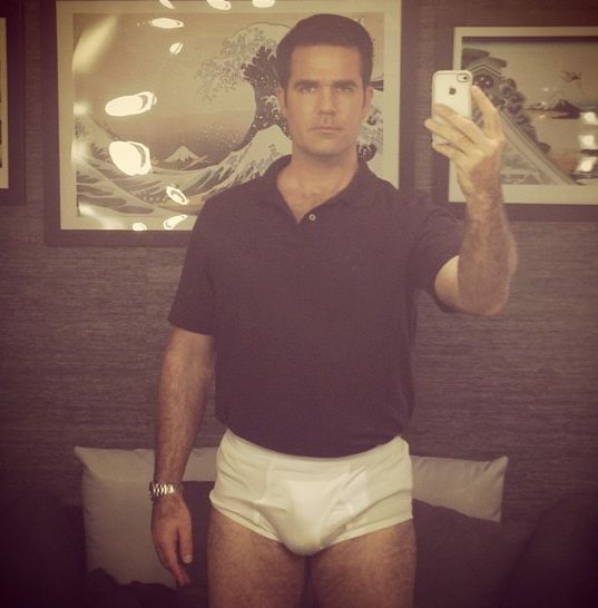thewidowhowlapp:  rob delaney: hottest of hot dads/king of the mirror selfie 