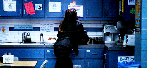 dankxsinatra:  beepbeeptrasshmouth:   @netflix @hulu PICK UP BROOKLYN NINE NINE AND