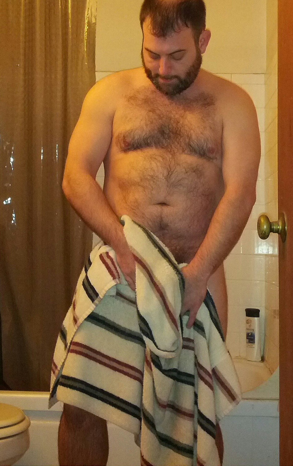 imhereforthemen:  drying off after a shower  Thanks for the large photo set. Looking
