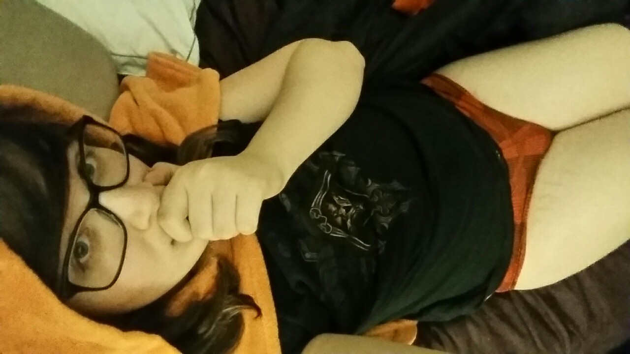 jinx-senpai:  My thighs are white af. Im the palest Italian ever. Can you tell red
