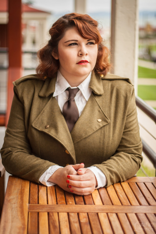 gordita-linda:  all-fandoms-united:  kate-wisehart:  yerthebadwolfmari:  sutafuzz:  Agent Peggy CarterCosplayer: Captain Morgan Cosplay / yerthebadwolfmariPhotography: Sutafuzz  AH! My Peggy Carter cosplay! The uniform is handmade uwu and the pins