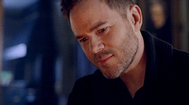 #aaron ashmore gif hunt from sweetface