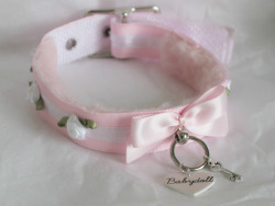 kittensplaypenshop:fur lined buckled collar,with