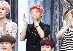 wooshua:  Luhan’s Reaction to Seohyun Playing Mini Piano on Starking 