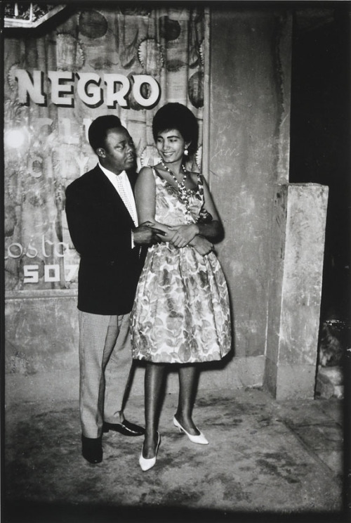 beautiesofafrique:   Couples in Kinshasa || Democratic Republic of Congo || Central Africa || by Jean Depara 