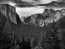 jollyrogers777:  The cathedral that is Yosemite Valley 