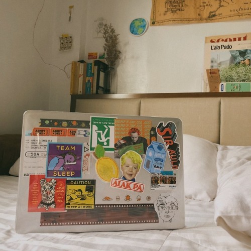 redecorated my laptop ✨i didn’t stick any of them btw, i used washi tape to place them!