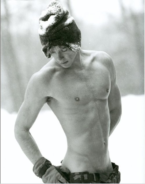 Taking Off:
Ski season’s back.
Click, reblog and follow. Pass me around to all your friends.