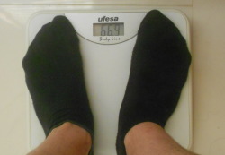 Weight diary.Day 1 - 66.9 Kg (147.2 lbs)