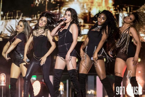 Fifth Harmony performing at the MMVAs