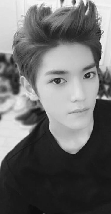 taenebre:   Throwback to pre-debut Lee Taeyong and his darker hair~  