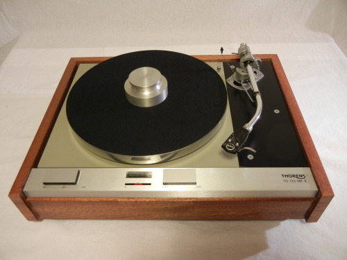 Thorens TD-125 MKII w/rewired SME 3009 Arm & Custom African Sipo Plinth. http://vinylnirvana.com/vintage-turntables-for-sale/the-master-thorens-td-125-mkii-w-rewired-sme-3009-arm-sipo-extras-1895-plus-shipping/ 