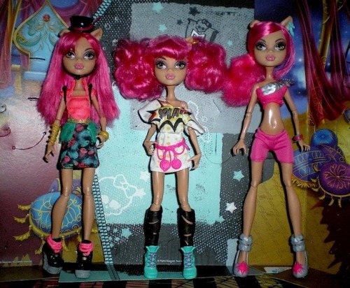 “Dance Class” Howleen(s) Wolf.Left, new outfit & hairstyle. In the middle, new outfi