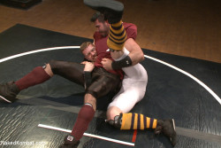 singletman:  lycrawood:  guys wrestling wearing