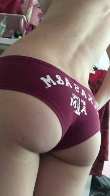 amateursexyladies:  Gig ‘em Aggies!    (via TumbleOn)