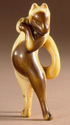 japaneseaesthetics:  ‘Dancing Fox’ netsuke.