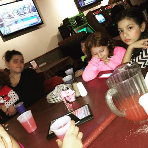 Celebrating her 10th birthday #timeflies #cousins #pizza #birthdaygirl (at Derango’s)