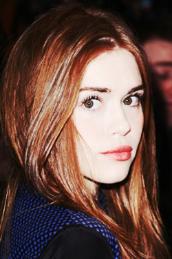 hilaryrph:  Siblings:  Daveigh Chase&Holland Roden 